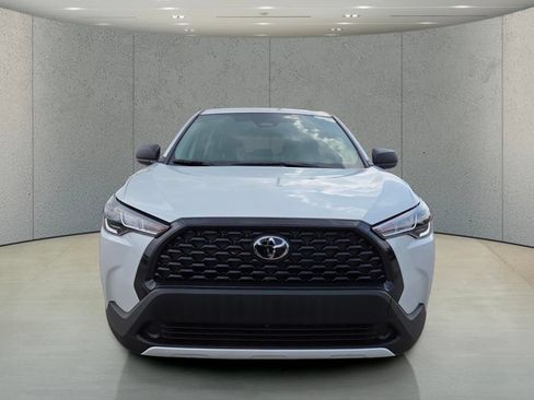 Used 2025 Toyota Corolla Cross L FWD image 12