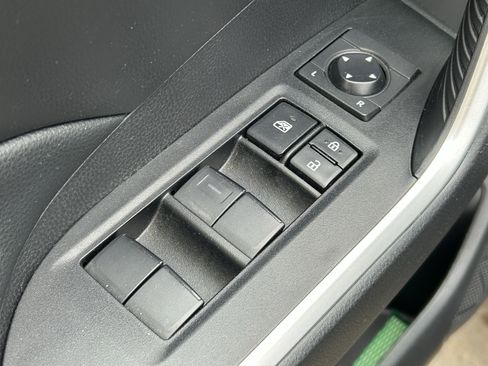 Used 2021 Toyota RAV4 LE AWD/4WD image 16