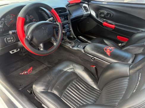 Used 1999 Chevrolet Corvette Coupe w/ Memory Pkg RWD image 10