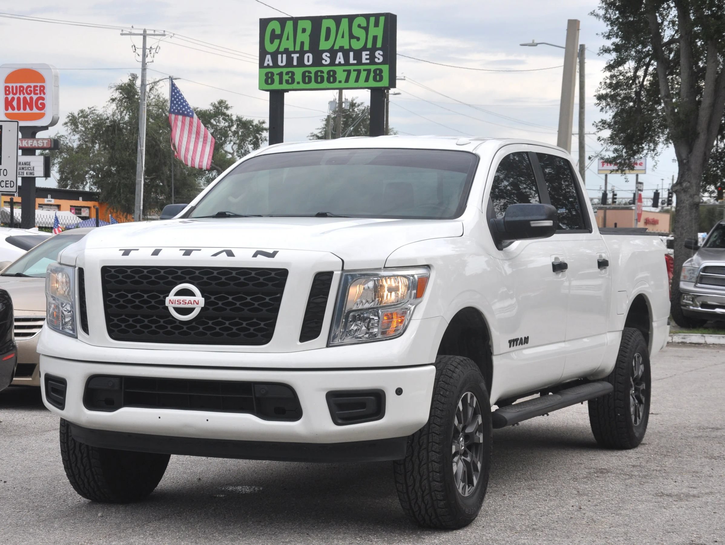 Used 2018 Nissan Titan SV w/ SV Convenience Package RWD image 1