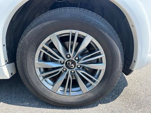 Used 2022 INFINITI QX80 Luxe w/ All-Season Package RWD image 9