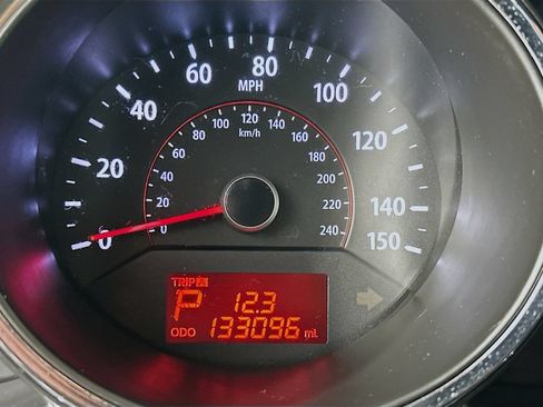 Used 2012 Kia Sorento FWD image 12