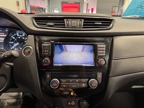 Used 2018 Nissan Rogue SV AWD/4WD image 24