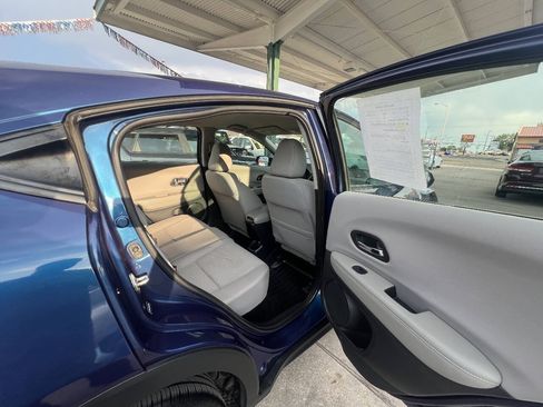 Used 2016 Honda HR-V LX image 10