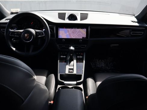 Certified 2025 Porsche Macan AWD/4WD image 21