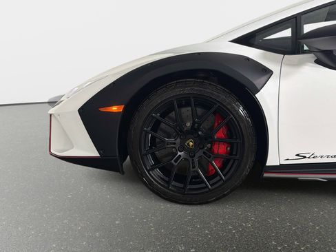 Used 2023 Lamborghini Huracan Sterrato image 13