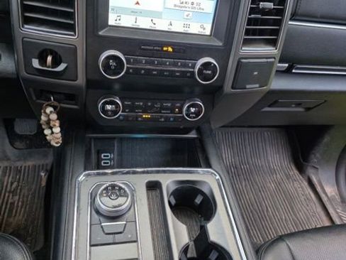 Used 2019 Ford Expedition XLT w/ Equipment Group 202A AWD/4WD image 17