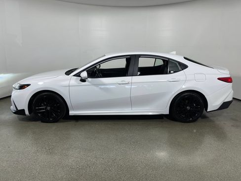 Certified 2025 Toyota Camry SE FWD image 6