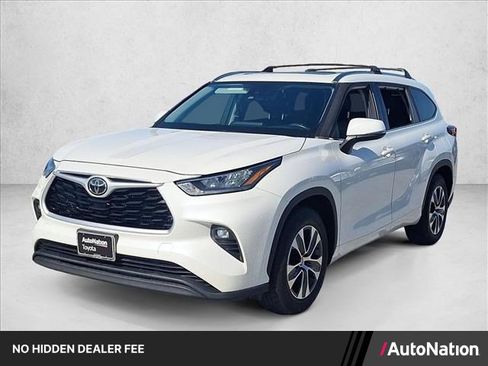Used 2020 Toyota Highlander XLE FWD image 1