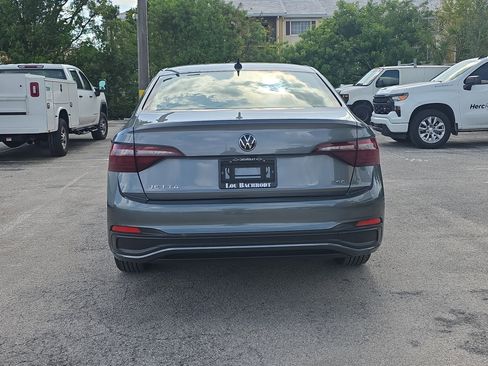 Used 2022 Volkswagen Jetta SE w/ Panoramic Sunroof Package FWD image 6