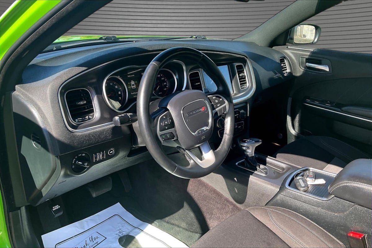 Used 2017 Dodge Charger SXT w/ Rallye Group RWD image 16
