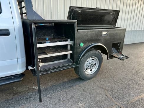 Used 2018 Ford F250 XL w/ Power Equipment Group image 4