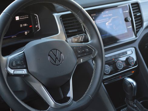 Used 2022 Volkswagen Atlas Cross Sport SE image 24