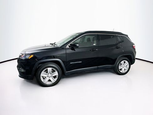 Used 2022 Jeep Compass Latitude image 4