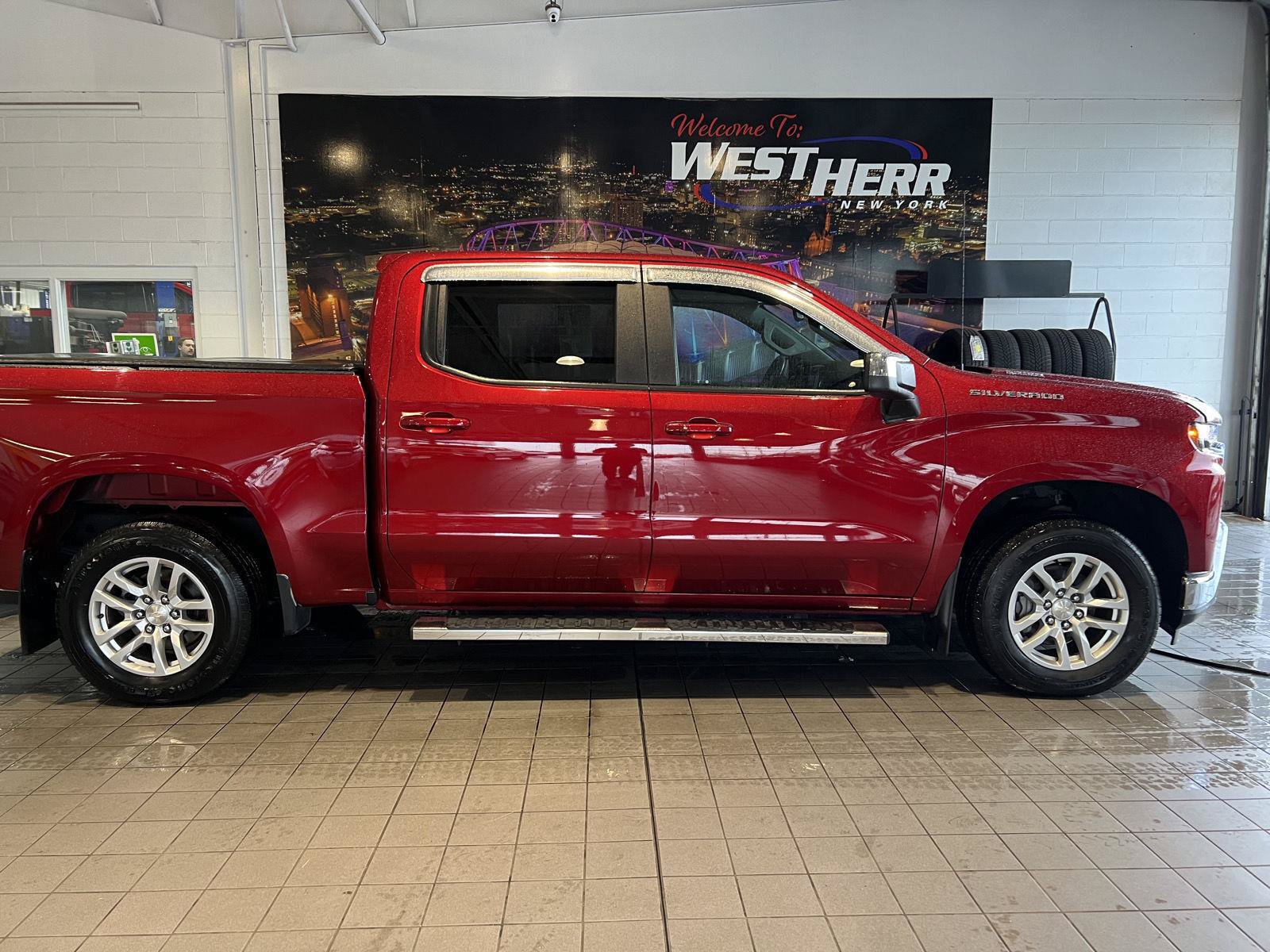 Used 2021 Chevrolet Silverado 1500 LT AWD/4WD image 10