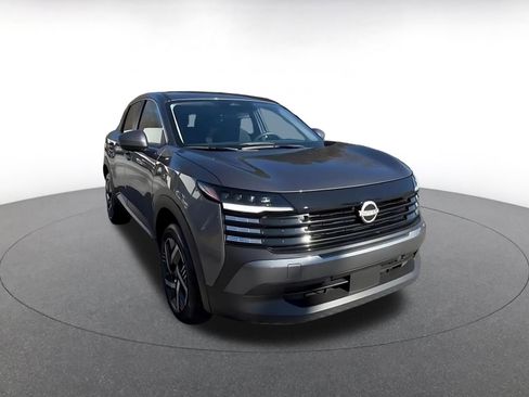 Used 2025 Nissan Kicks SV image 3