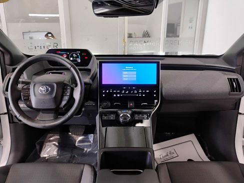 Used 2024 Toyota bZ4X FWD image 82