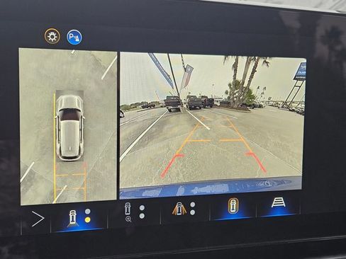 New 2026 Chevrolet Equinox LT w/ Convenience Package II image 13