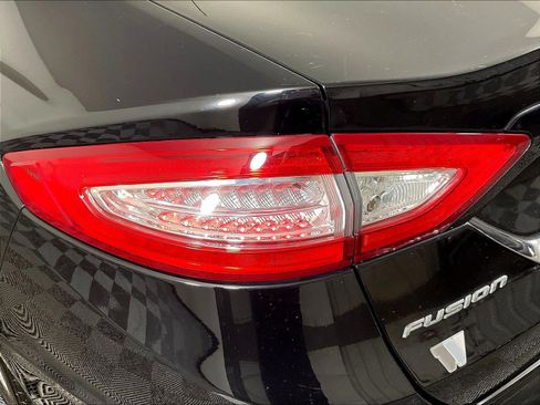 Used 2016 Ford Fusion SE FWD image 23