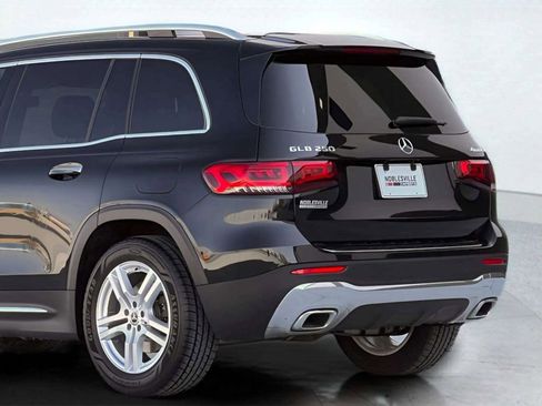 Used 2021 Mercedes-Benz GLB 250 4MATIC w/ Premium Package image 31