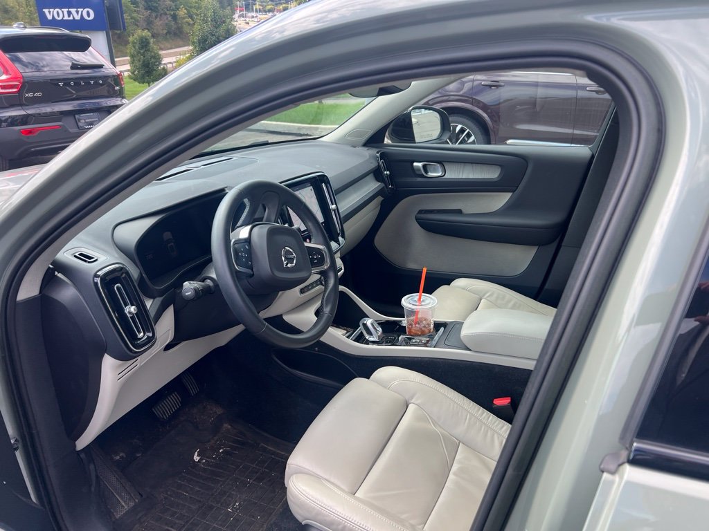 Used 2023 Volvo XC40 B5 Plus w/ Driver Assist Package AWD/4WD image 15