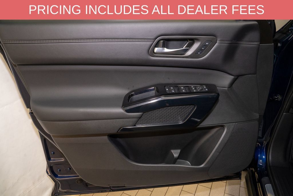 Used 2026 Nissan Pathfinder Platinum w/ Cargo Package AWD/4WD image 15