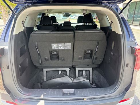Used 2025 Kia Carnival FWD image 25