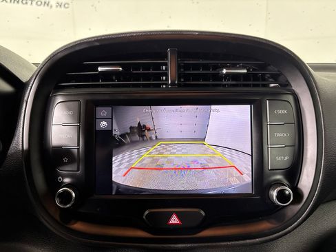 Used 2024 Kia Soul LX w/ Option Group 015 FWD image 16