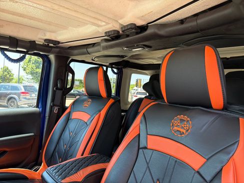 Used 2020 Jeep Wrangler Unlimited Sahara AWD/4WD image 17