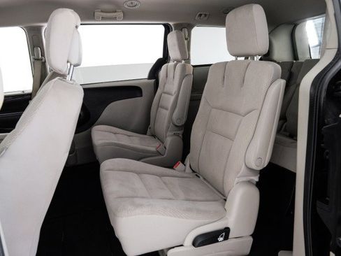 Used 2018 Dodge Grand Caravan SE w/ UConnect Hands-Free Group FWD image 32