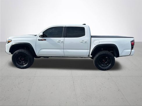 Used 2020 Toyota Tacoma TRD Off-Road w/ TRD Premium Off Road Package AWD/4WD image 10