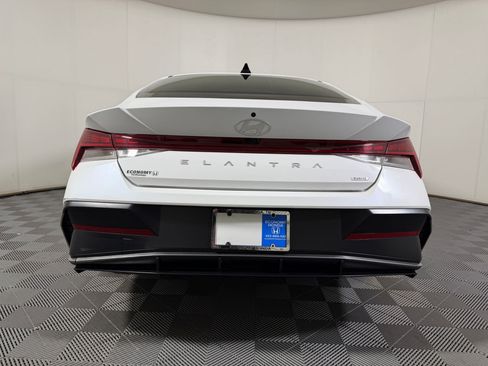 Used 2025 Hyundai Elantra Limited FWD image 8