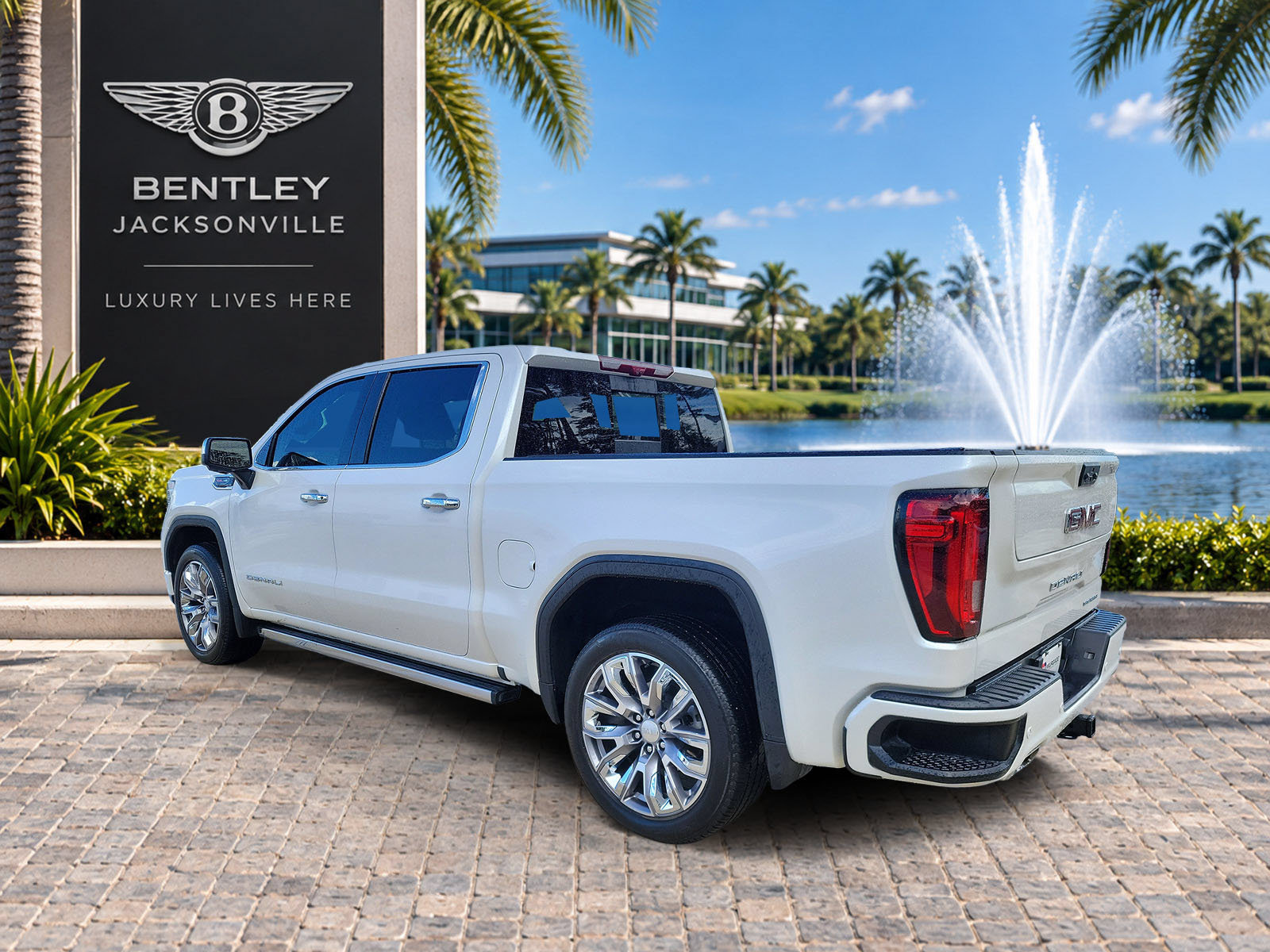 Used 2025 GMC Sierra 1500 Denali w/ Denali Reserve Package AWD/4WD image 2