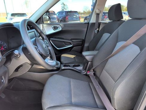 Used 2020 Kia Soul LX image 12