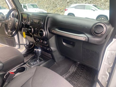 Used 2018 Jeep Wrangler Unlimited Sport S AWD/4WD image 20