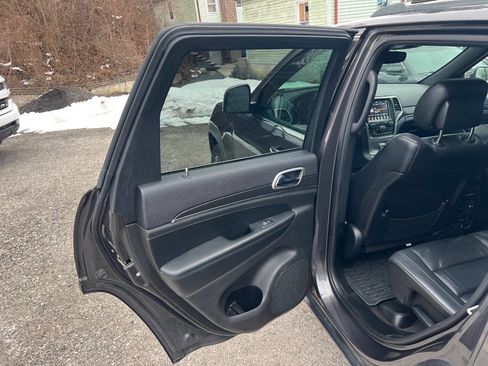 Used 2018 Jeep Grand Cherokee Limited image 23
