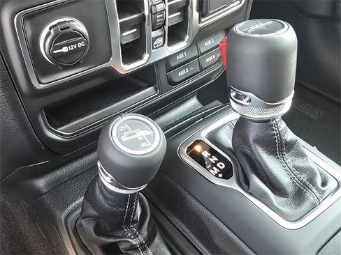 New 2025 Jeep Gladiator Sport image 12