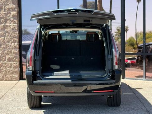 Used 2019 Cadillac Escalade ESV Luxury RWD image 28