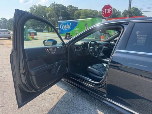 Used 2018 Lincoln Continental AWD w/ Equipment Group 500A image 9