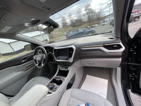 Used 2021 GMC Acadia SLE w/ Driver Convenience Package image 12