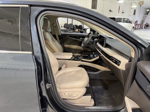 Used 2023 Lincoln Nautilus AWD w/ Premium Package image 13