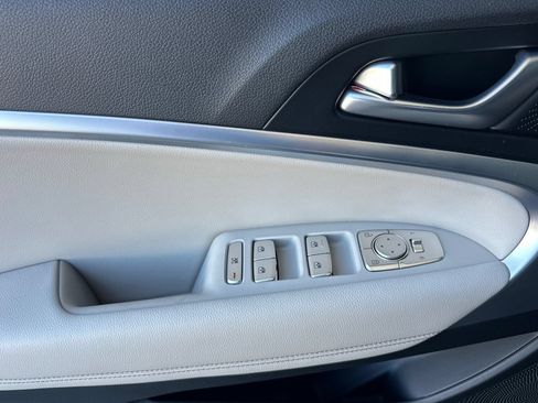 Used 2023 Genesis G70 2.0T RWD image 14