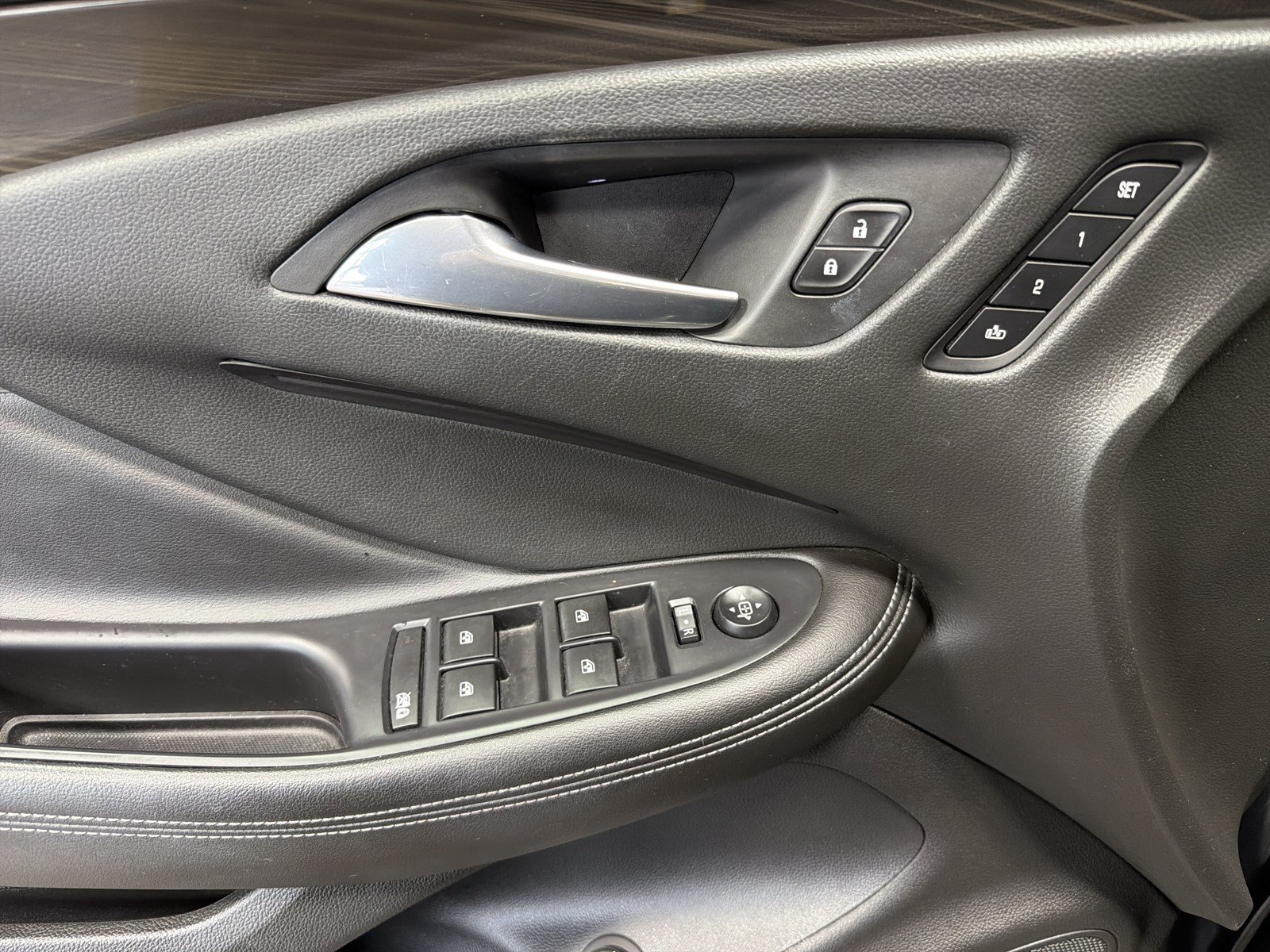 Used 2019 Buick Envision Essence AWD/4WD image 19