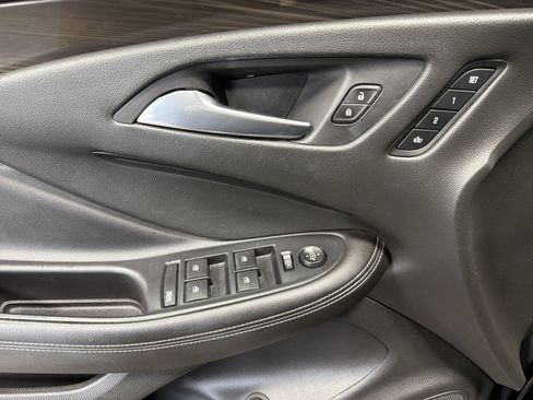 Used 2019 Buick Envision Essence AWD/4WD image 19
