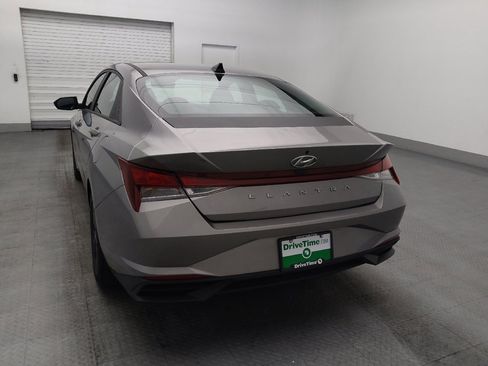 Used 2022 Hyundai Elantra SEL FWD image 6