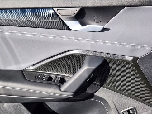 New 2026 Volkswagen Tiguan SE image 13