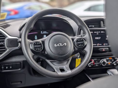 Used 2023 Kia Soul LX image 15