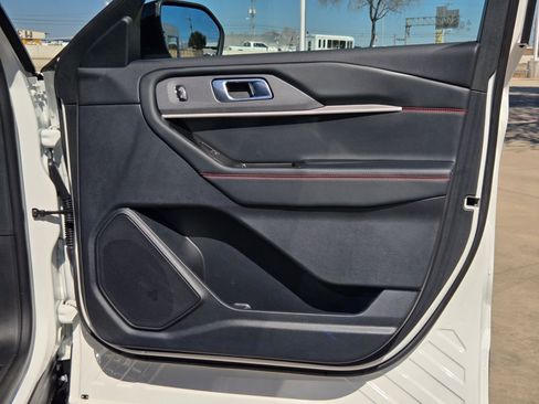 Used 2025 Ford Explorer ST image 29