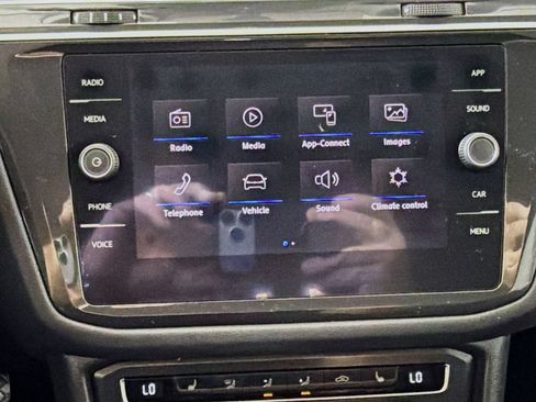 Used 2019 Volkswagen Tiguan SE AWD/4WD image 15