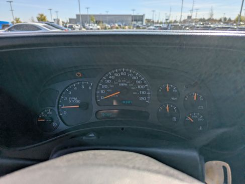 Used 2004 Chevrolet Silverado 2500 W/T AWD/4WD image 14